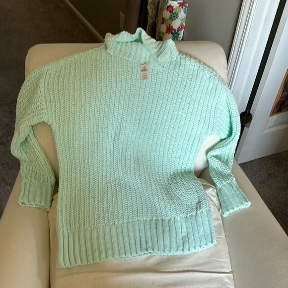 NWT Victoria Secret PINK sweater, size XS - Picture 1 of 5